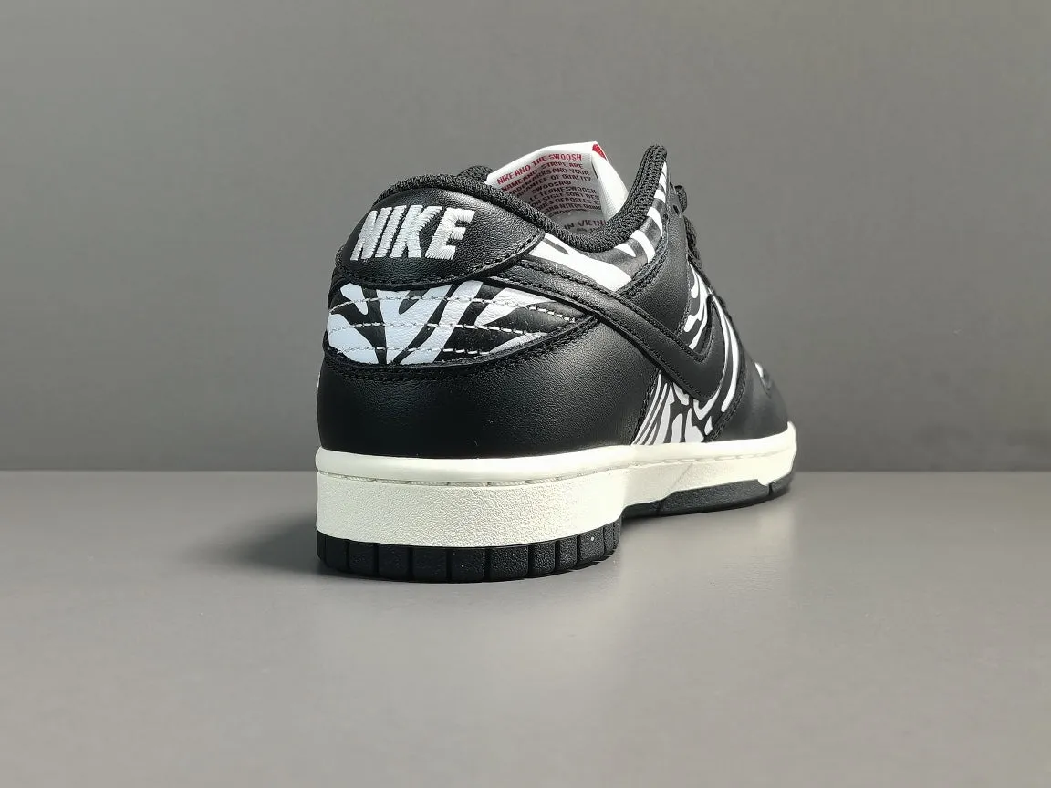 NIKE SB DUNK x QUARTERSNACKS ZEBRA