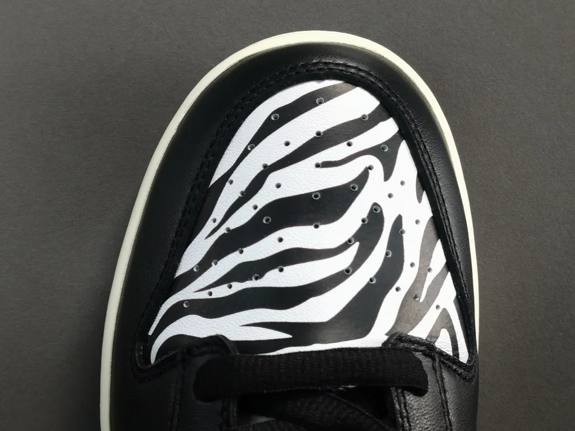 NIKE SB DUNK x QUARTERSNACKS ZEBRA