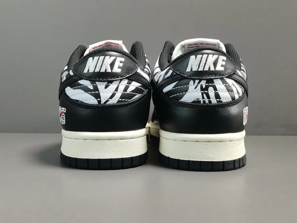 NIKE SB DUNK x QUARTERSNACKS ZEBRA