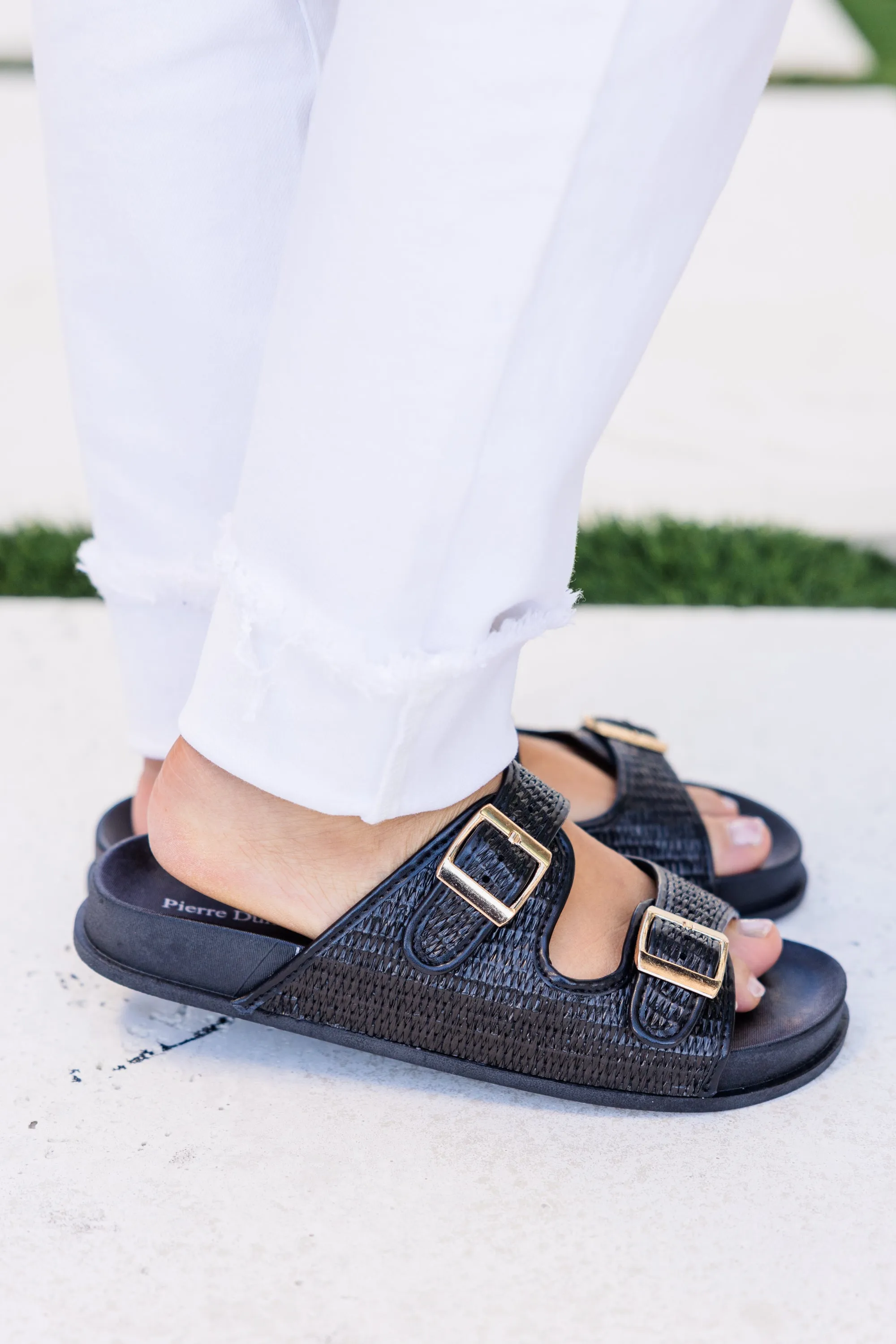 Pretty In Paradise Sandals, Black