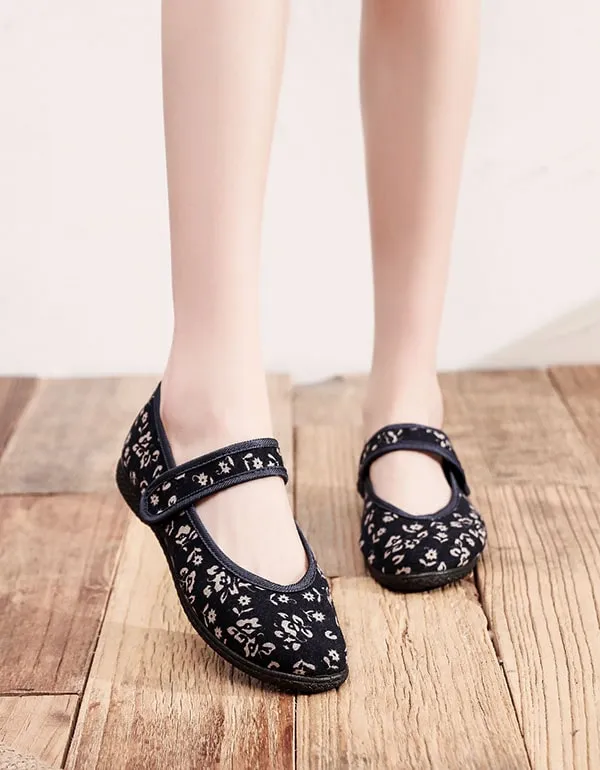 Soft-soled Ethnic Style Embroidery Shoes